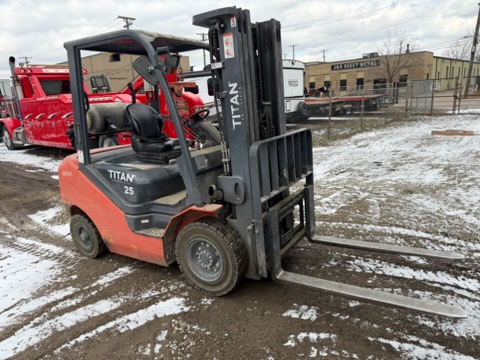 2022 Titan TG25S Forklift – 5,500 LB Capacity, Dual Fuel LPG/Gas, Pneumatic Tire, Side Shift, 3-Stage Mast - Image 4