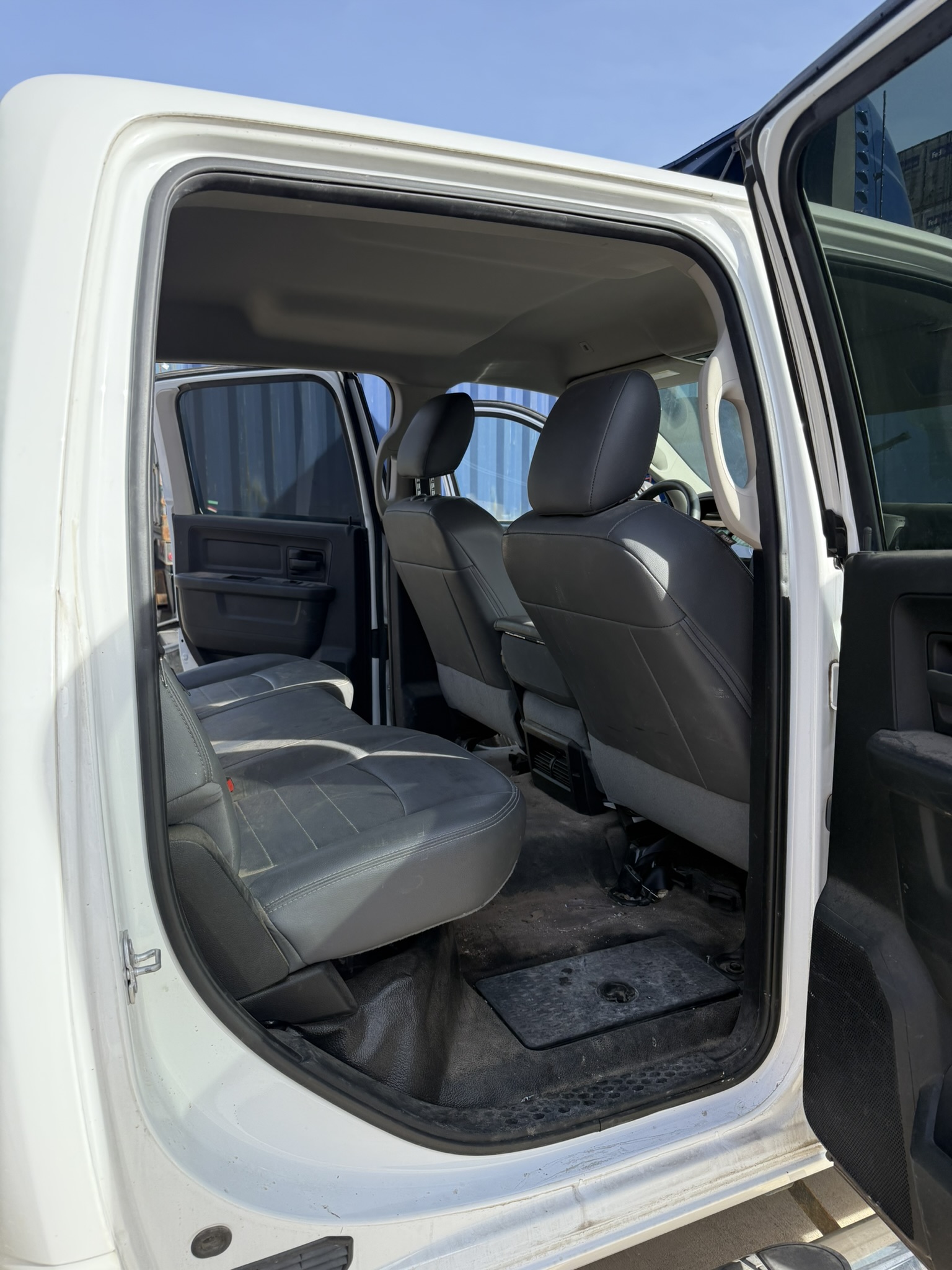 2018 Ram 2500 Crew Cab Utility Truck with Service Body – 4x4 Work Truck, Contractor Bed, Tool Compartments, Heavy-Duty Pickup - Image 20