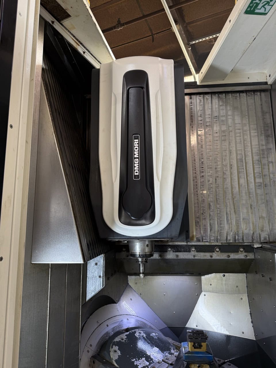 DMG Mori DMU 40 eVo Linear UMC, 2016 - Full 5 Axis, Through Spindle Coolant, Renishaw Probe, Siemens Control, Chip Conveyor - Image 4