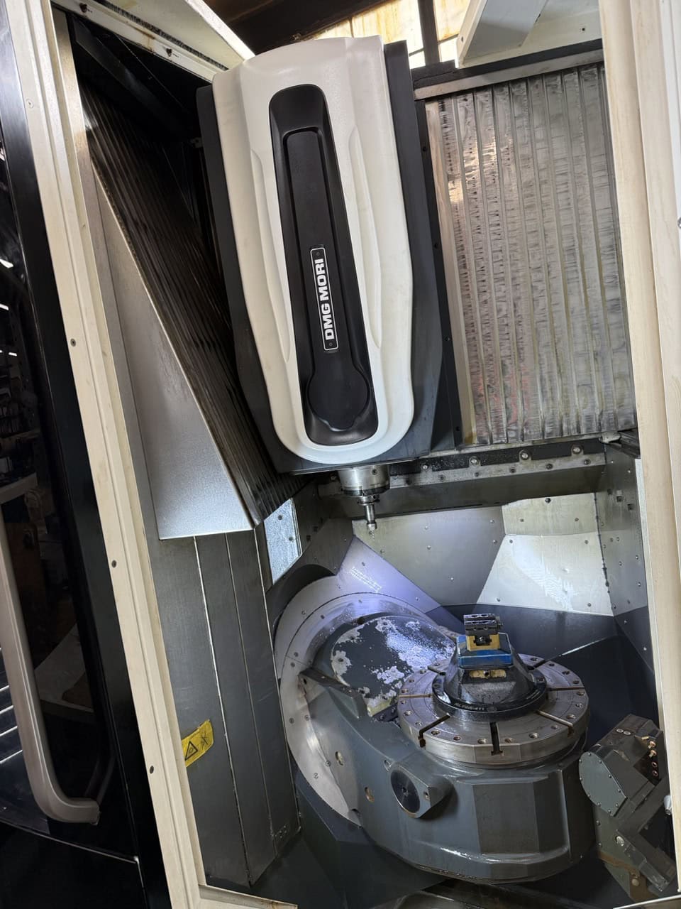 DMG Mori DMU 40 eVo Linear UMC, 2016 - Full 5 Axis, Through Spindle Coolant, Renishaw Probe, Siemens Control, Chip Conveyor - Image 5