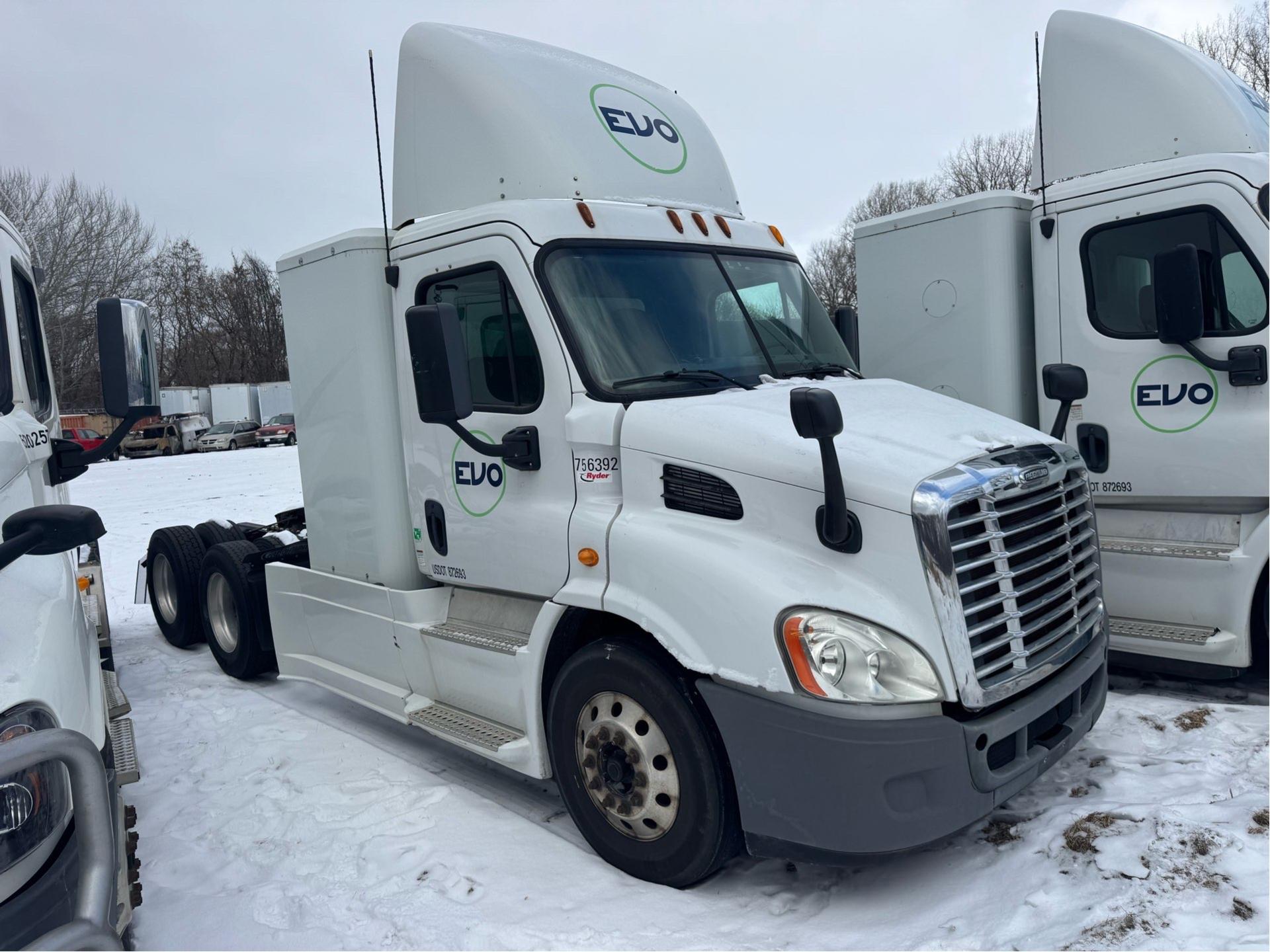 2014 Freightliner Cascadia Day Cab LNG - Cummins ISX12 G 400 HP, 10 Speed, Natural Gas Tractor - Image 4