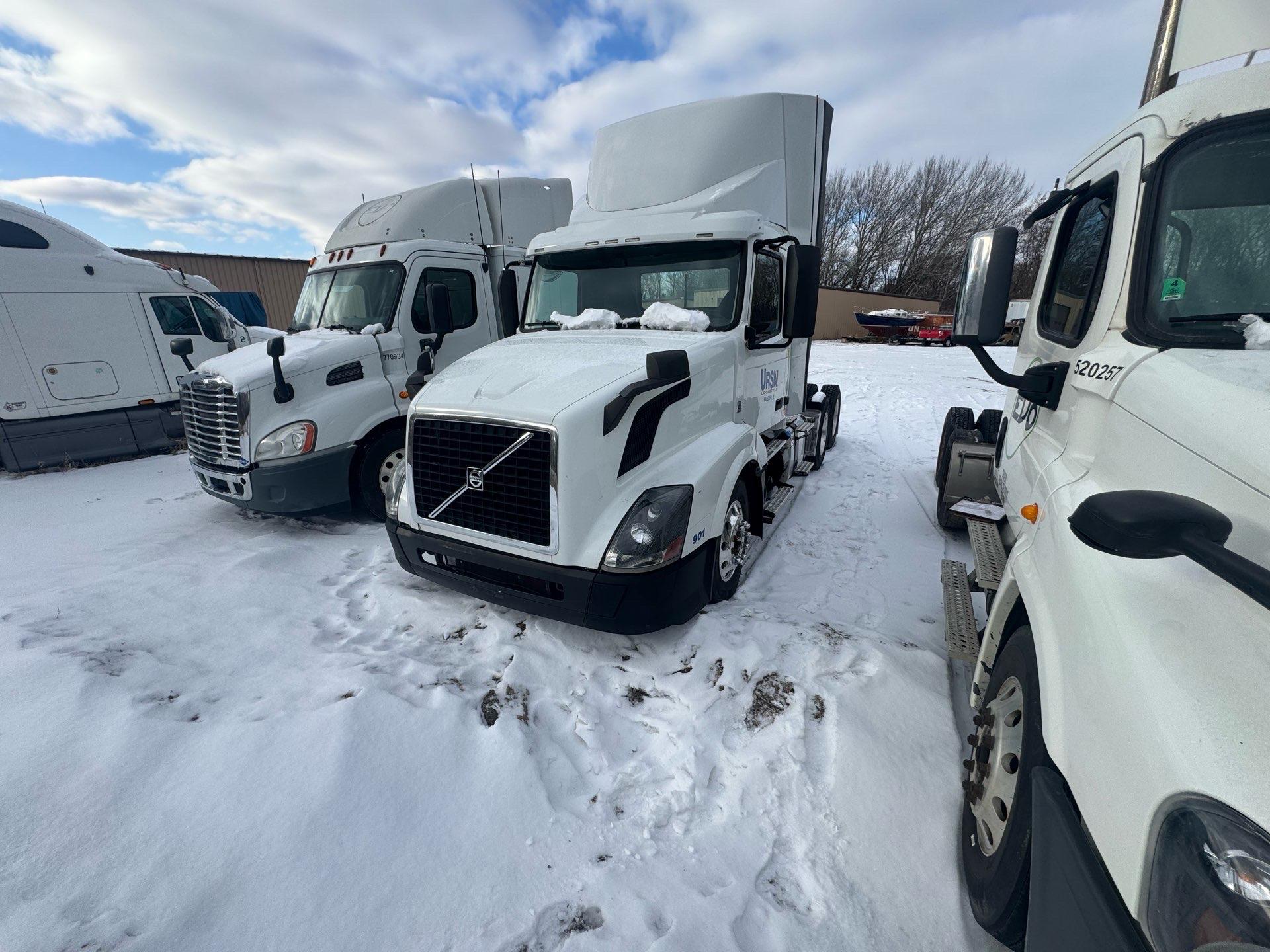 2016 Volvo VNL 760 Day Cab– Volvo D13 455HP, I-Shift 12-Speed Auto, Tandem Axle Class 8 Highway Tractor