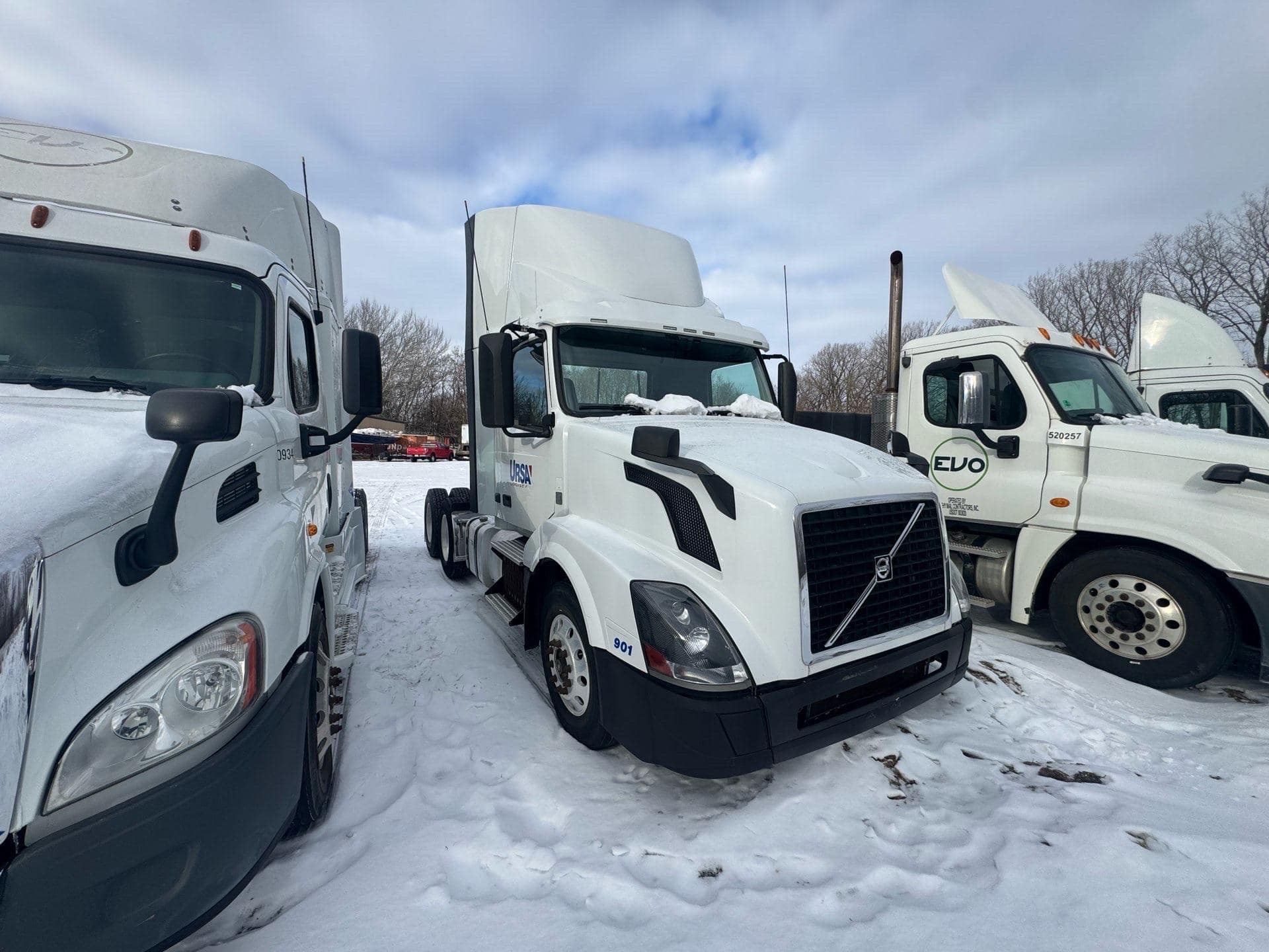 2016 Volvo VNL 760 Day Cab– Volvo D13 455HP, I-Shift 12-Speed Auto, Tandem Axle Class 8 Highway Tractor - Image 2