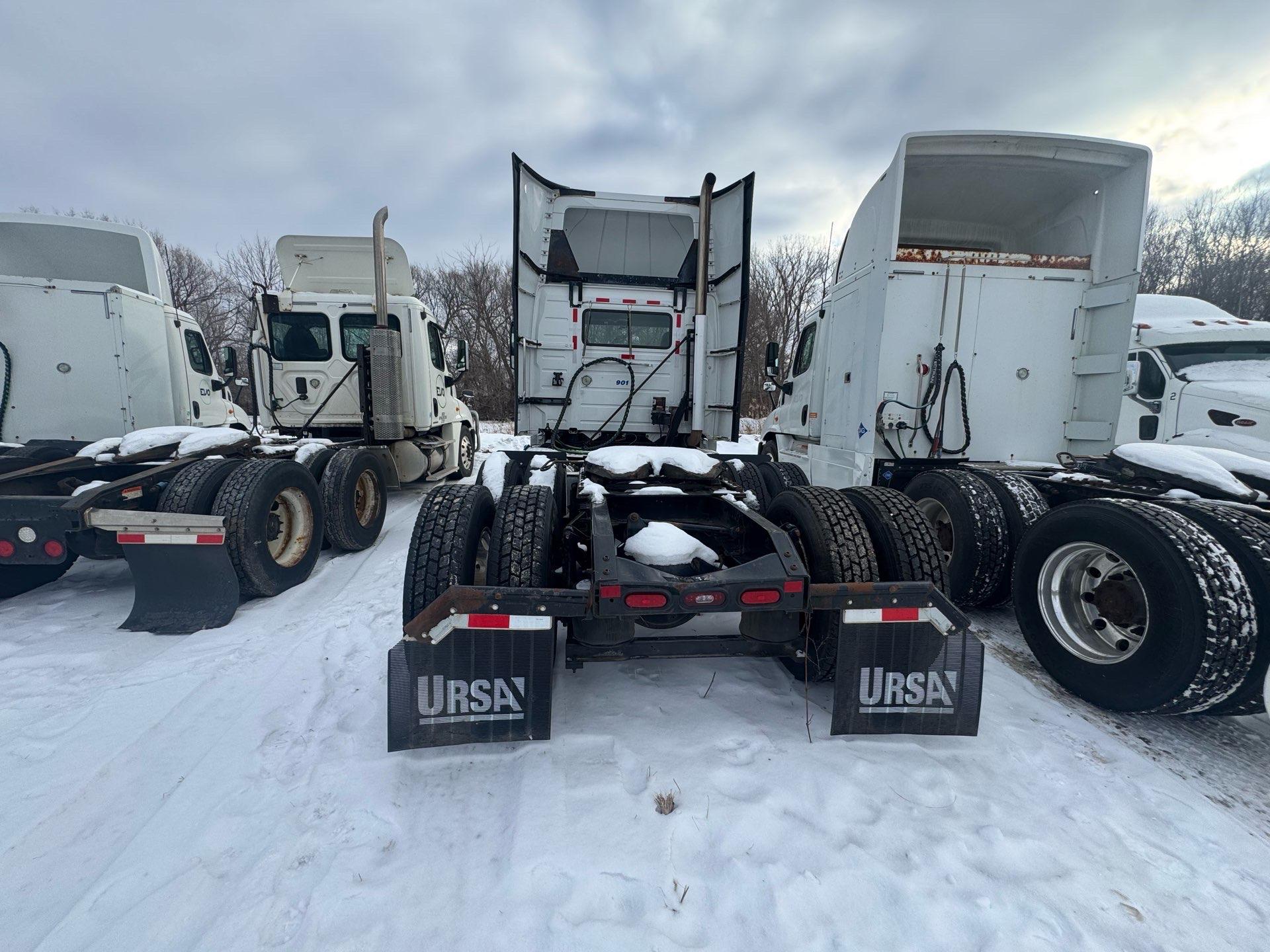 2016 Volvo VNL 760 Day Cab– Volvo D13 455HP, I-Shift 12-Speed Auto, Tandem Axle Class 8 Highway Tractor - Image 5