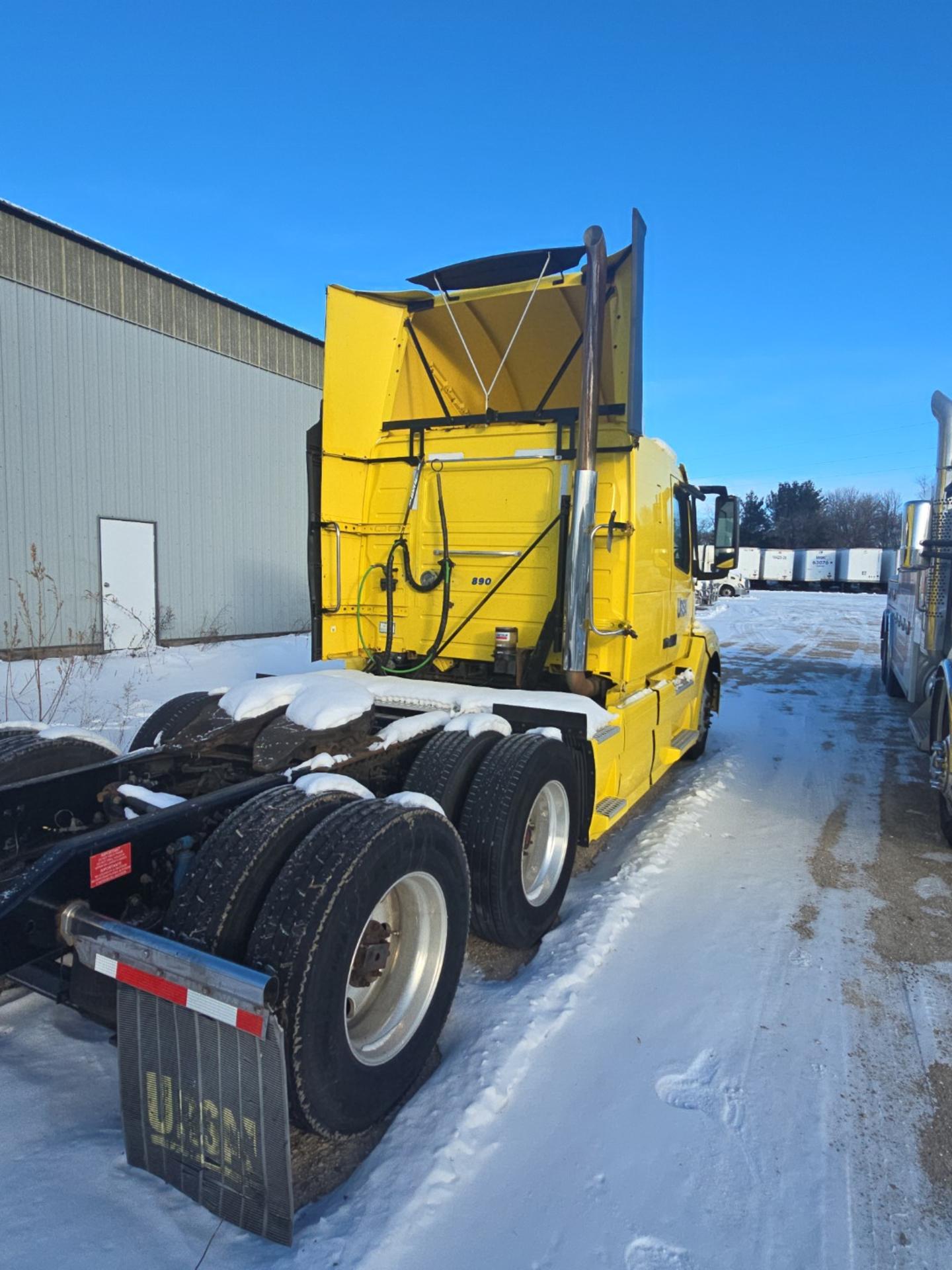 2016 Volvo VNL 760 Sleeper Semi Truck – Volvo D13 455HP, I-Shift 12-Speed Automatic, 77" High-Rise Sleeper, Tandem Axle Highway Tractor - Image 4