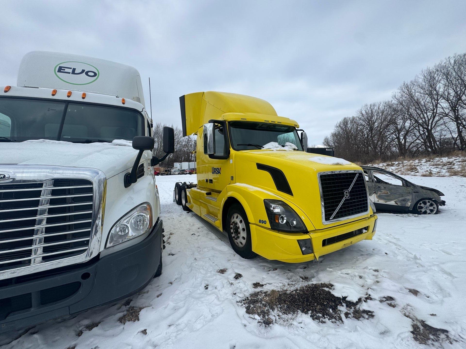 2016 Volvo VNL 760 Sleeper Semi Truck – Volvo D13 455HP, I-Shift 12-Speed Automatic, 77" High-Rise Sleeper, Tandem Axle Highway Tractor - Image 8