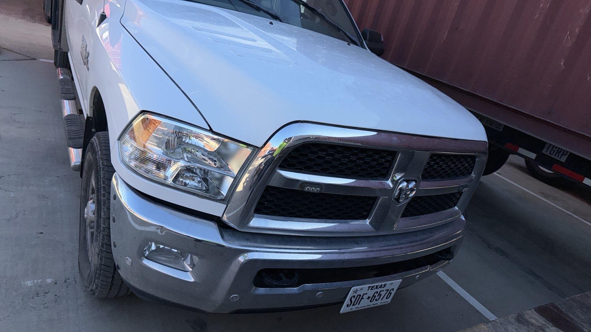 2018 Ram 2500 Crew Cab Utility Truck with Service Body – 4x4 Work Truck, Contractor Bed, Tool Compartments, Heavy-Duty Pickup - Image 11