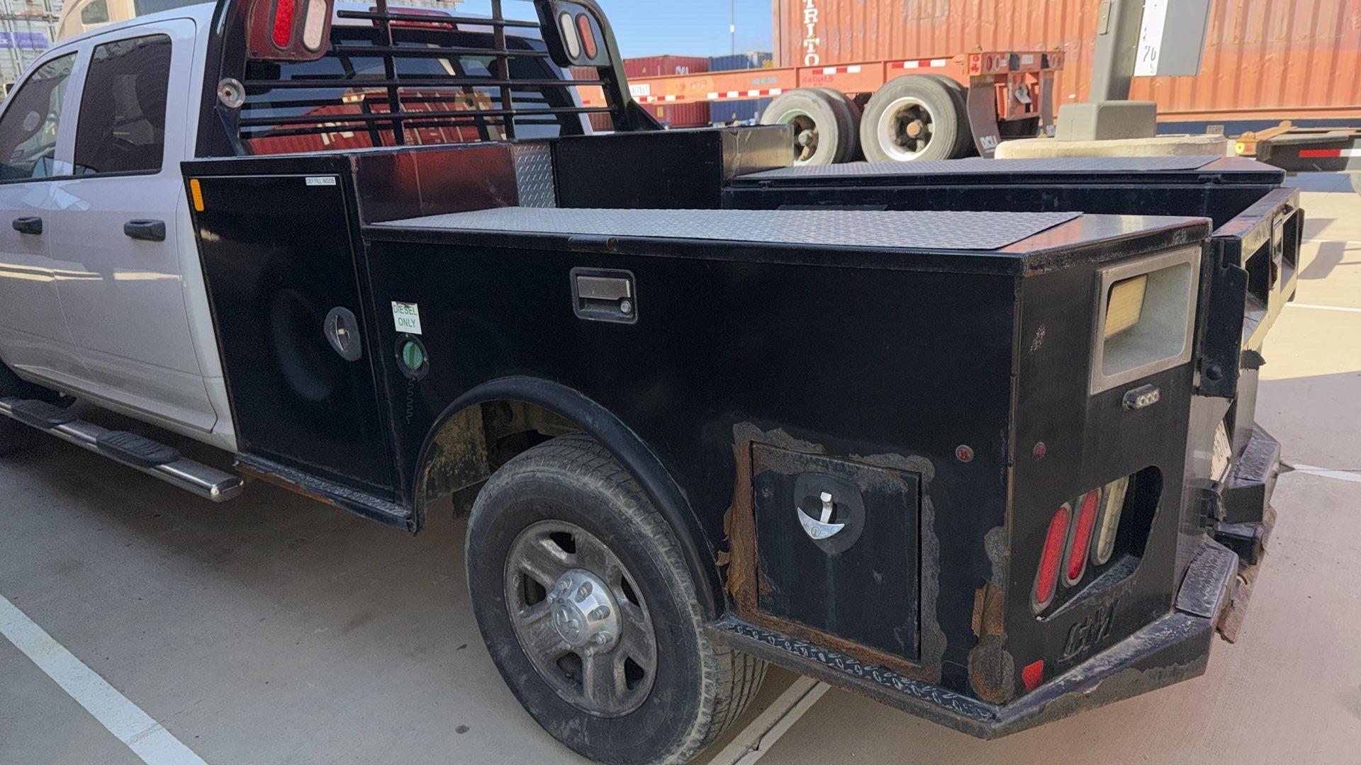 2018 Ram 2500 Crew Cab Utility Truck with Service Body – 4x4 Work Truck, Contractor Bed, Tool Compartments, Heavy-Duty Pickup - Image 15