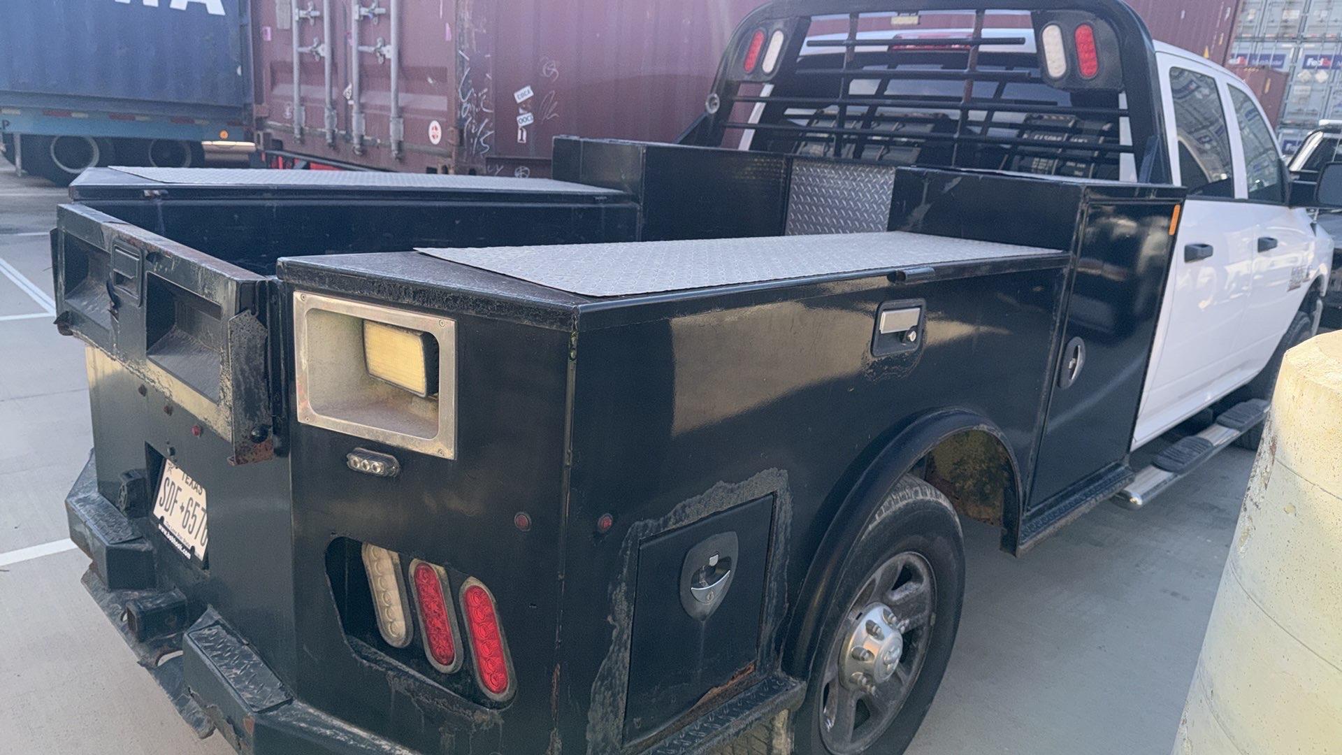 2018 Ram 2500 Crew Cab Utility Truck with Service Body – 4x4 Work Truck, Contractor Bed, Tool Compartments, Heavy-Duty Pickup - Image 17