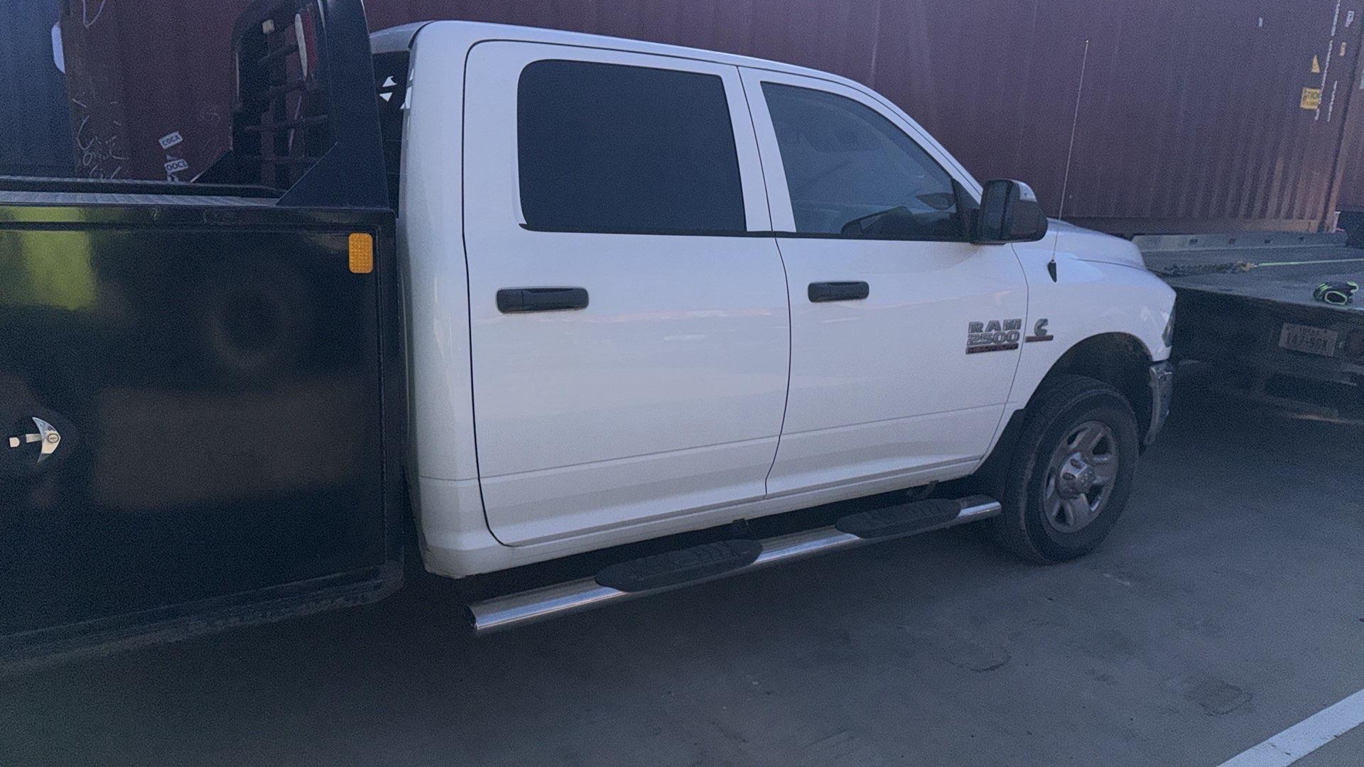 2018 Ram 2500 Crew Cab Utility Truck with Service Body – 4x4 Work Truck, Contractor Bed, Tool Compartments, Heavy-Duty Pickup - Image 18