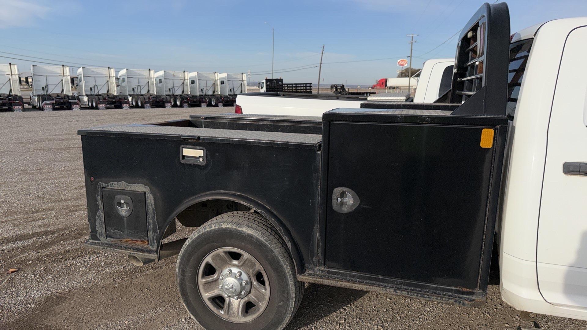 2018 Ram 2500 Crew Cab Utility Truck with Service Body – 4x4 Work Truck, Contractor Bed, Tool Compartments, Heavy-Duty Pickup - Image 5