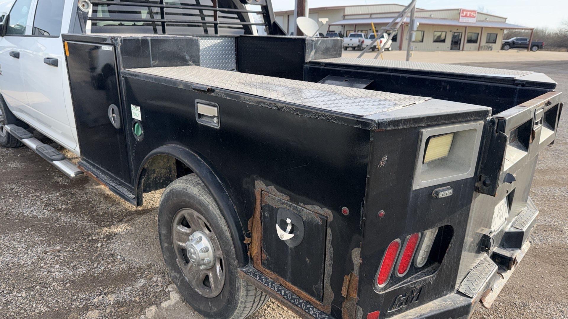 2018 Ram 2500 Crew Cab Utility Truck with Service Body – 4x4 Work Truck, Contractor Bed, Tool Compartments, Heavy-Duty Pickup - Image 7