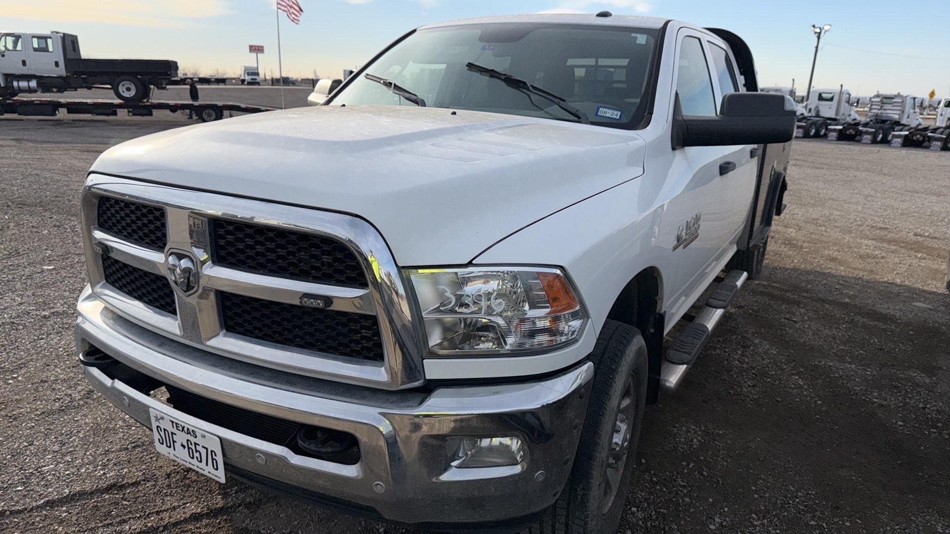 2018 Ram 2500 Crew Cab Utility Truck with Service Body – 4x4 Work Truck, Contractor Bed, Tool Compartments, Heavy-Duty Pickup - Image 9