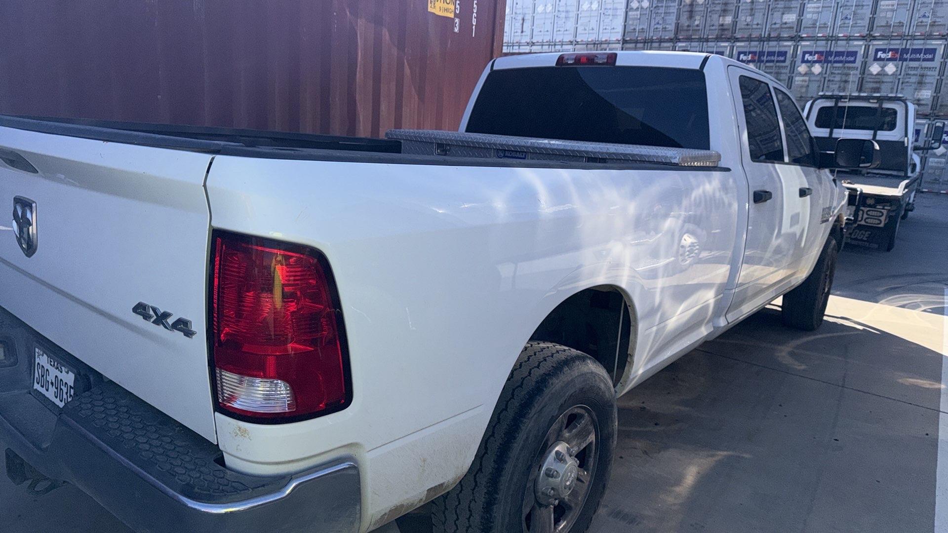 2017 Ram 3500 SRW Crew Cab Pickup – 4x4 Heavy Duty Truck, Cummins Diesel, Long Bed, Single Rear Wheel, Towing Package - Image 8