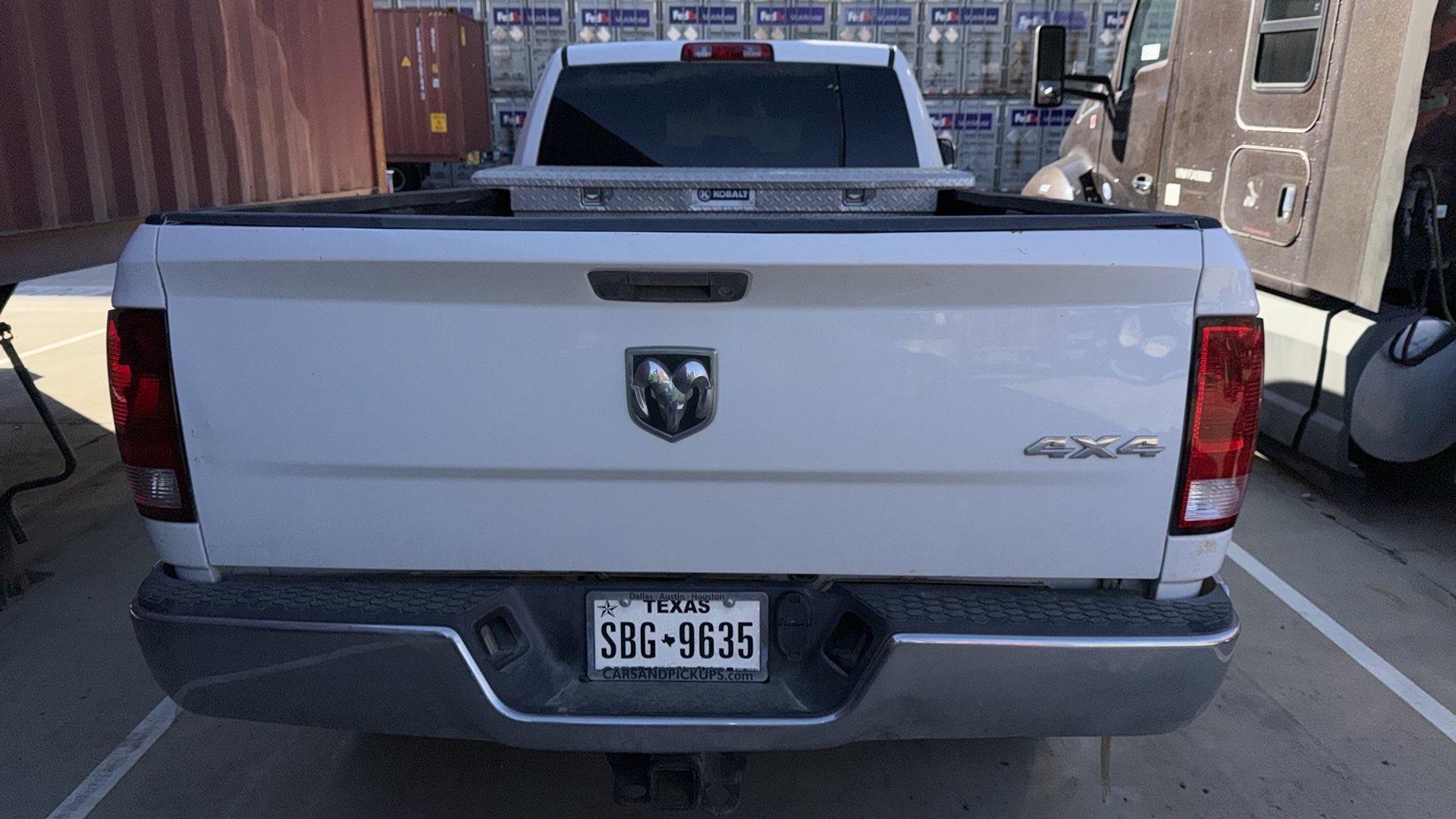 2017 Ram 3500 SRW Crew Cab Pickup – 4x4 Heavy Duty Truck, Cummins Diesel, Long Bed, Single Rear Wheel, Towing Package - Image 9