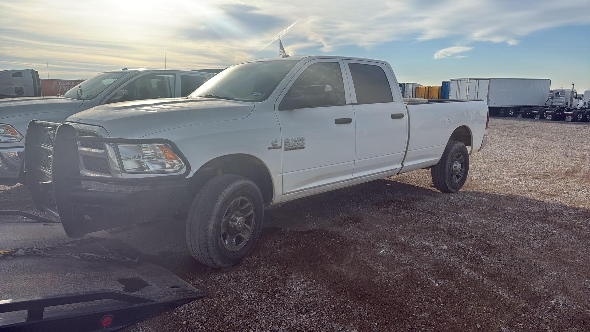 2017 Ram 3500 SRW Crew Cab Pickup – 4x4 Heavy Duty Truck, Cummins Diesel, Long Bed, Single Rear Wheel, Towing Package - Image 2
