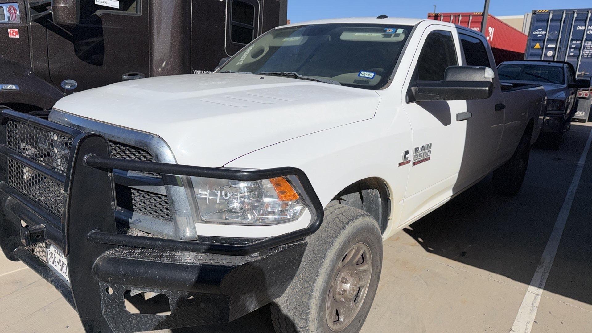 2017 Ram 3500 SRW Crew Cab Pickup – 4x4 Heavy Duty Truck, Cummins Diesel, Long Bed, Single Rear Wheel, Towing Package - Image 5