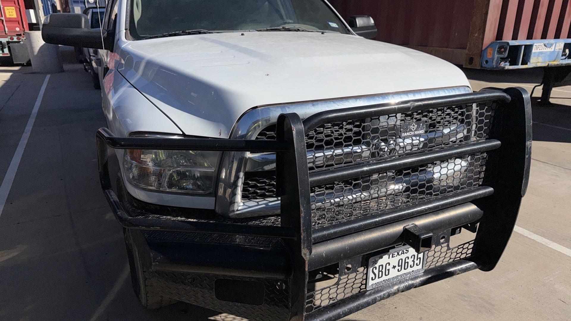 2017 Ram 3500 SRW Crew Cab Pickup – 4x4 Heavy Duty Truck, Cummins Diesel, Long Bed, Single Rear Wheel, Towing Package - Image 6