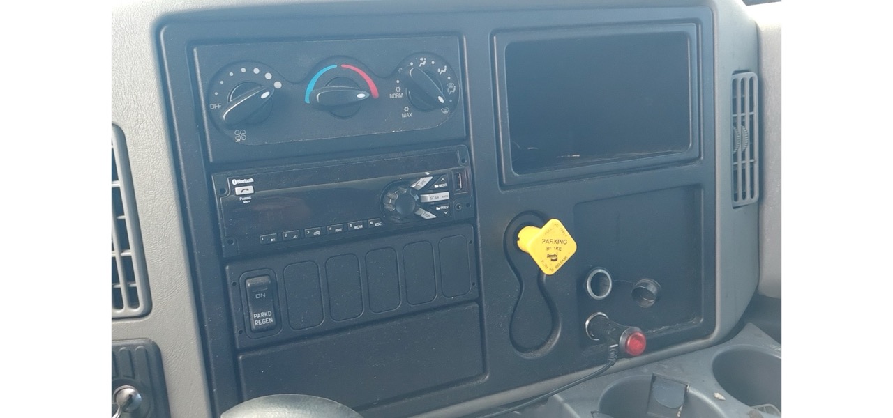 International 4300 SBA Box/Service Truck, 2018 - Image 36