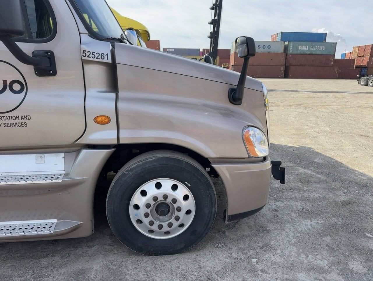 2015 Freightliner Cascadia Sleeper – Detroit DD15 455HP – Eaton 10 Speed – Tandem Axle Highway Tractor - Image 18