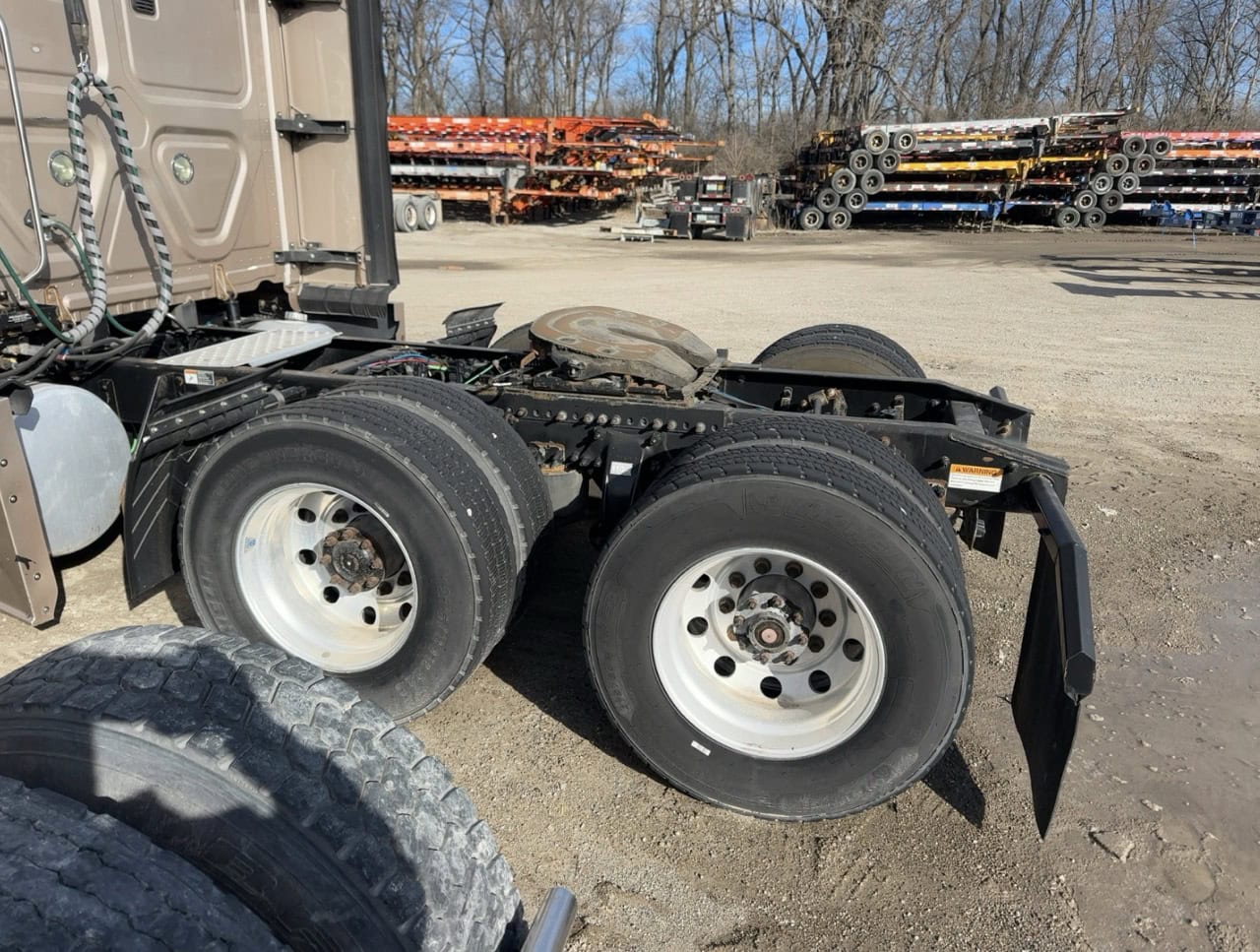2015 Freightliner Cascadia Sleeper – Detroit DD15 455HP – Eaton 10 Speed – Tandem Axle Highway Tractor - Image 22