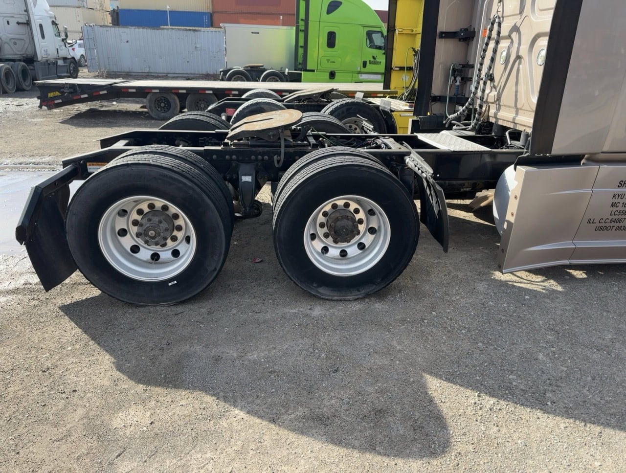 2015 Freightliner Cascadia Sleeper – Detroit DD15 455HP – Eaton 10 Speed – Tandem Axle Highway Tractor - Image 26