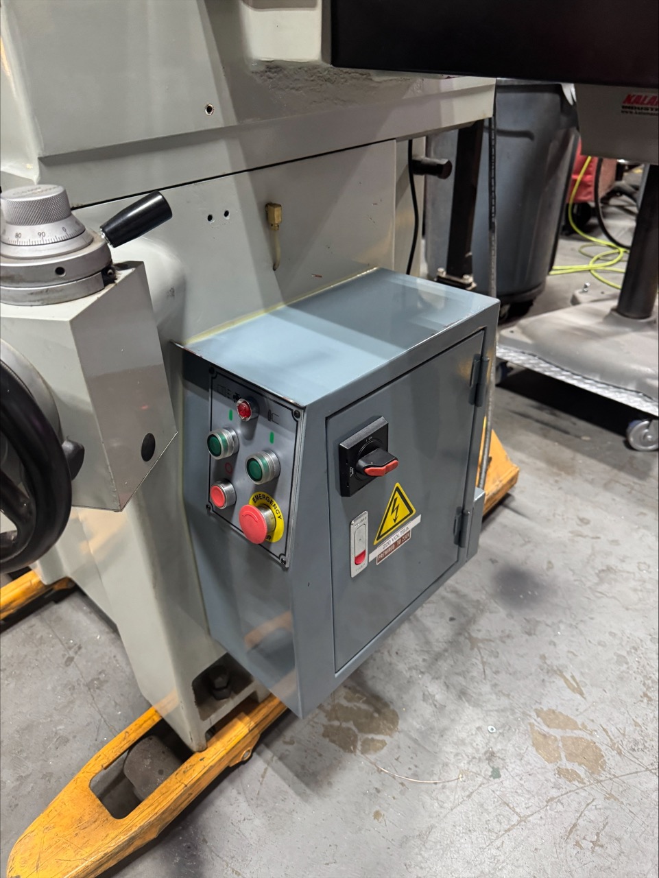 Kent CGS-618M Manual Hand‑Feed Surface Grinder, 2019 - 6" x 18" Working Table - Image 3