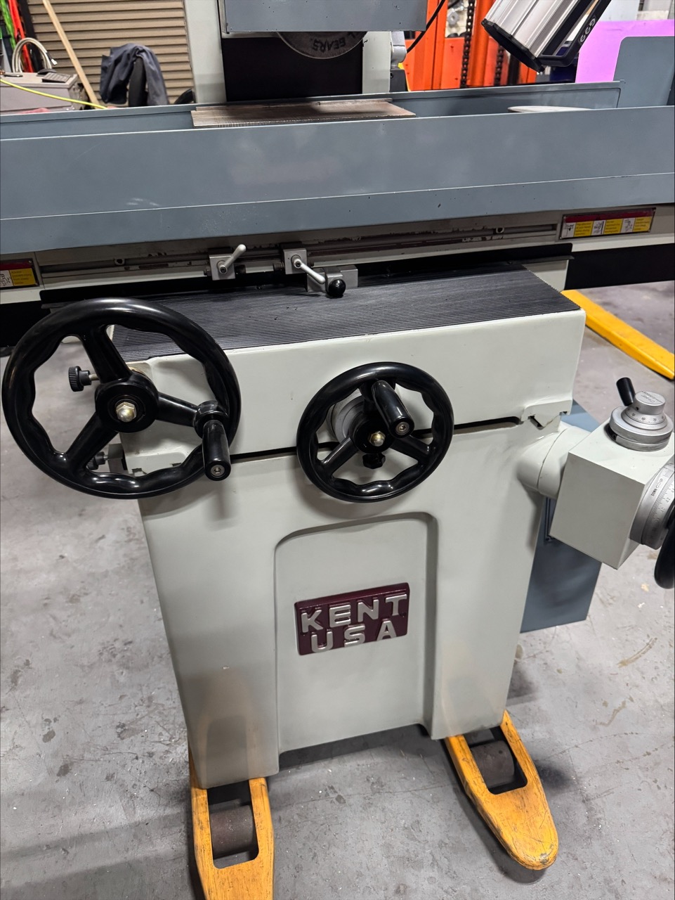 Kent CGS-618M Manual Hand‑Feed Surface Grinder, 2019 - 6" x 18" Working Table - Image 4