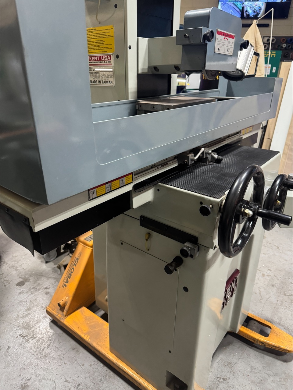 Kent CGS-618M Manual Hand‑Feed Surface Grinder, 2019 - 6" x 18" Working Table - Image 5