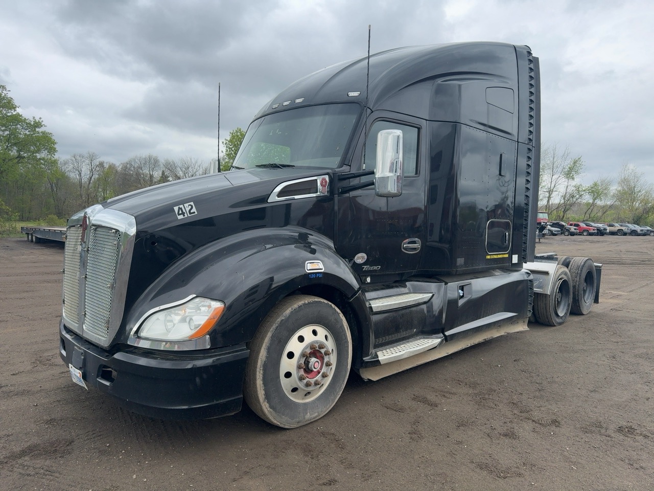 2020 Kenworth T680 76" Sleeper – PACCAR MX-13 455HP – Eaton 12-Speed Auto – Double Bunk - Image 11