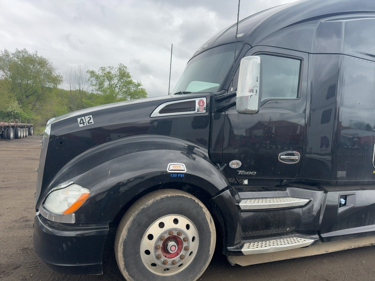 2020 Kenworth T680 76" Sleeper – PACCAR MX-13 455HP – Eaton 12-Speed Auto – Double Bunk - Image 17