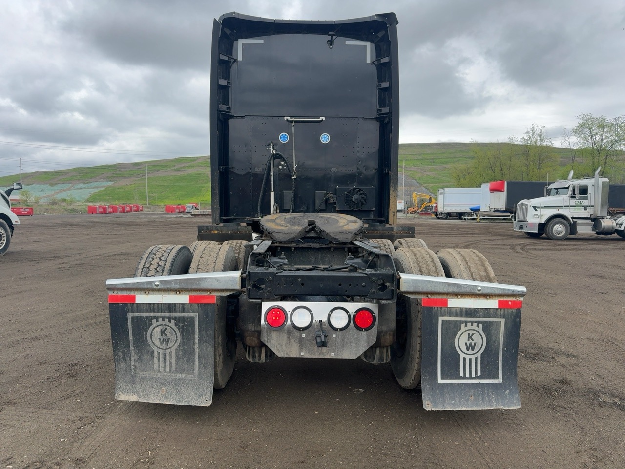 2020 Kenworth T680 76" Sleeper – PACCAR MX-13 455HP – Eaton 12-Speed Auto – Double Bunk - Image 23