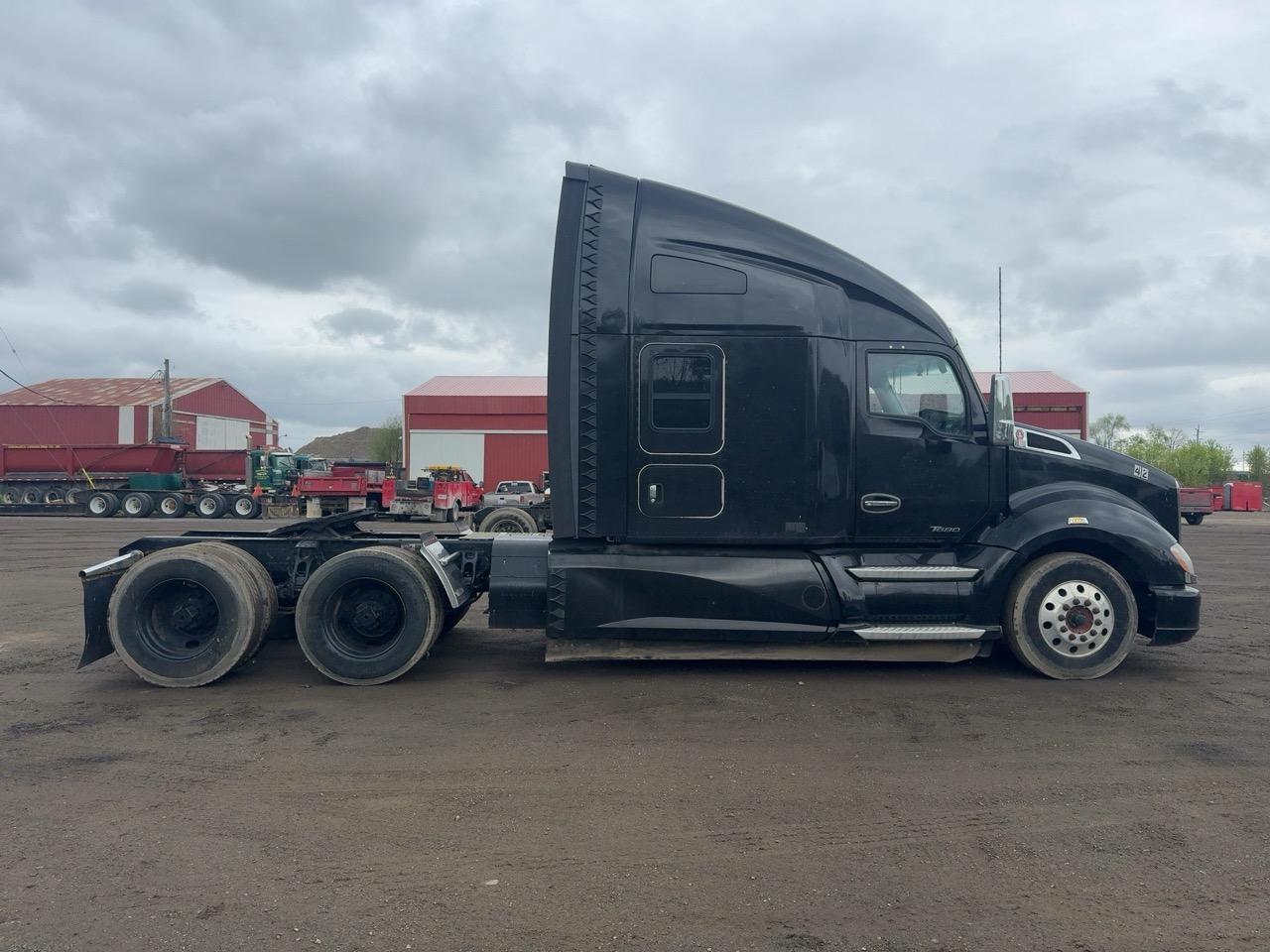 2020 Kenworth T680 76" Sleeper – PACCAR MX-13 455HP – Eaton 12-Speed Auto – Double Bunk - Image 38