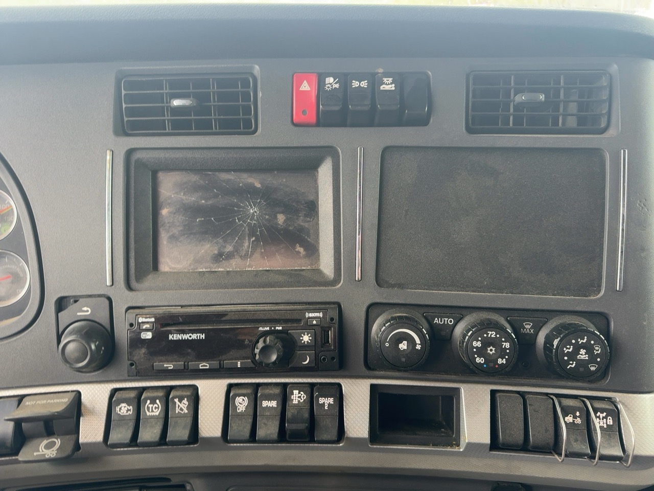 2020 Kenworth T680 76" Sleeper – PACCAR MX-13 455HP – Eaton 12-Speed Auto – Double Bunk - Image 46