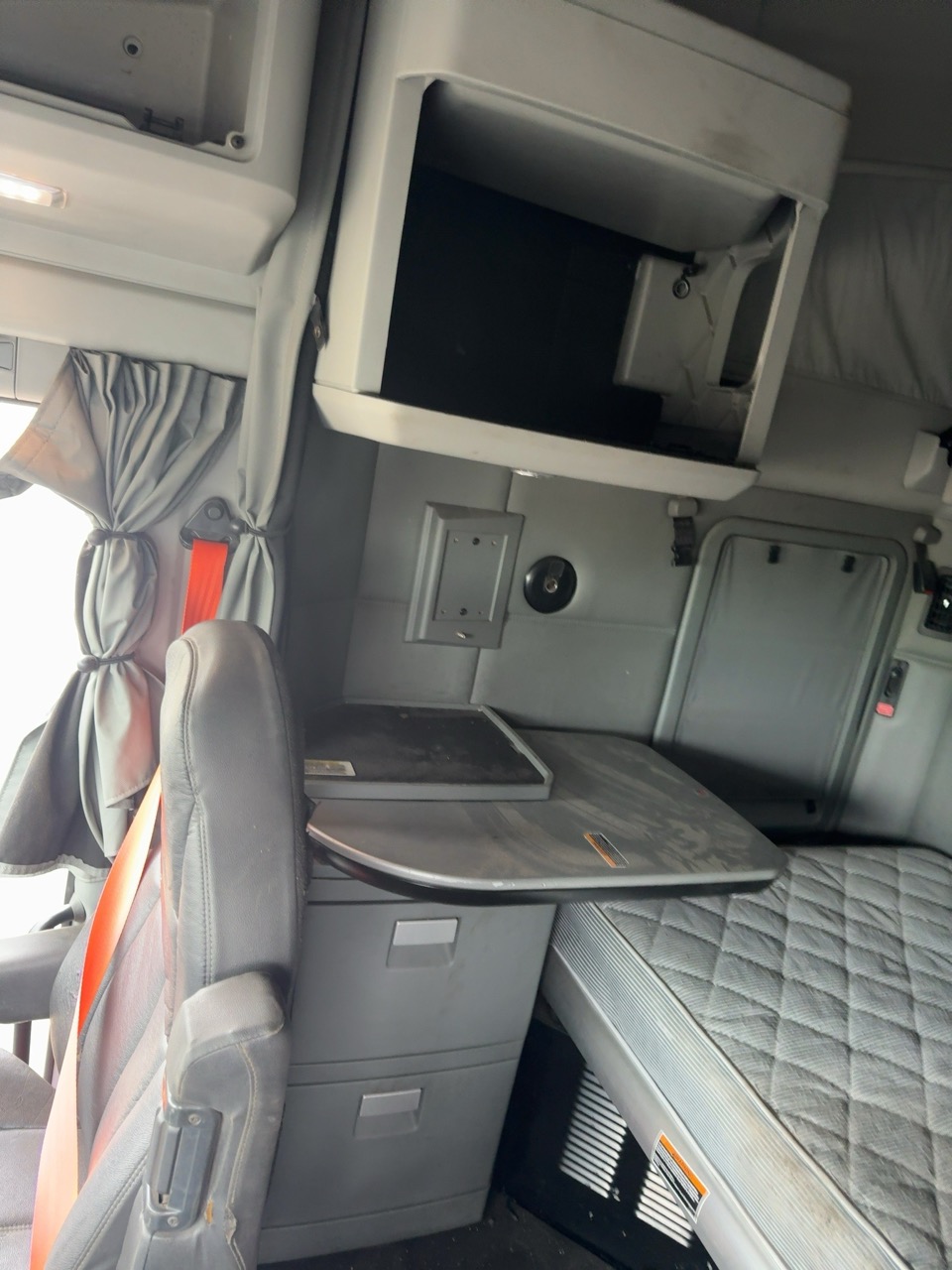 2020 Kenworth T680 76" Sleeper – PACCAR MX-13 455HP – Eaton 12-Speed Auto – Double Bunk - Image 27