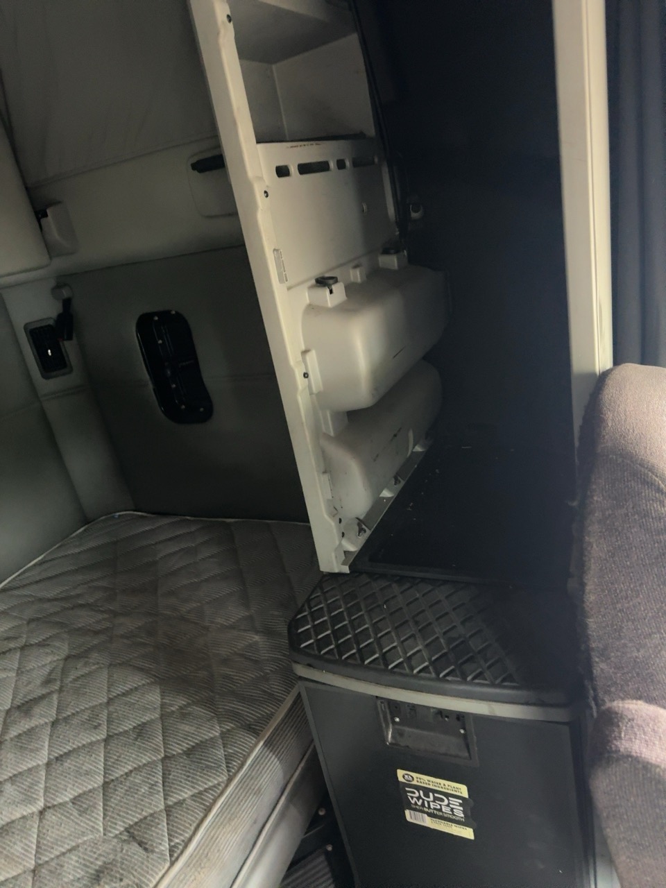 2020 Kenworth T680 76" Sleeper – PACCAR MX-13 455HP – Eaton 12-Speed Auto – Double Bunk - Image 28