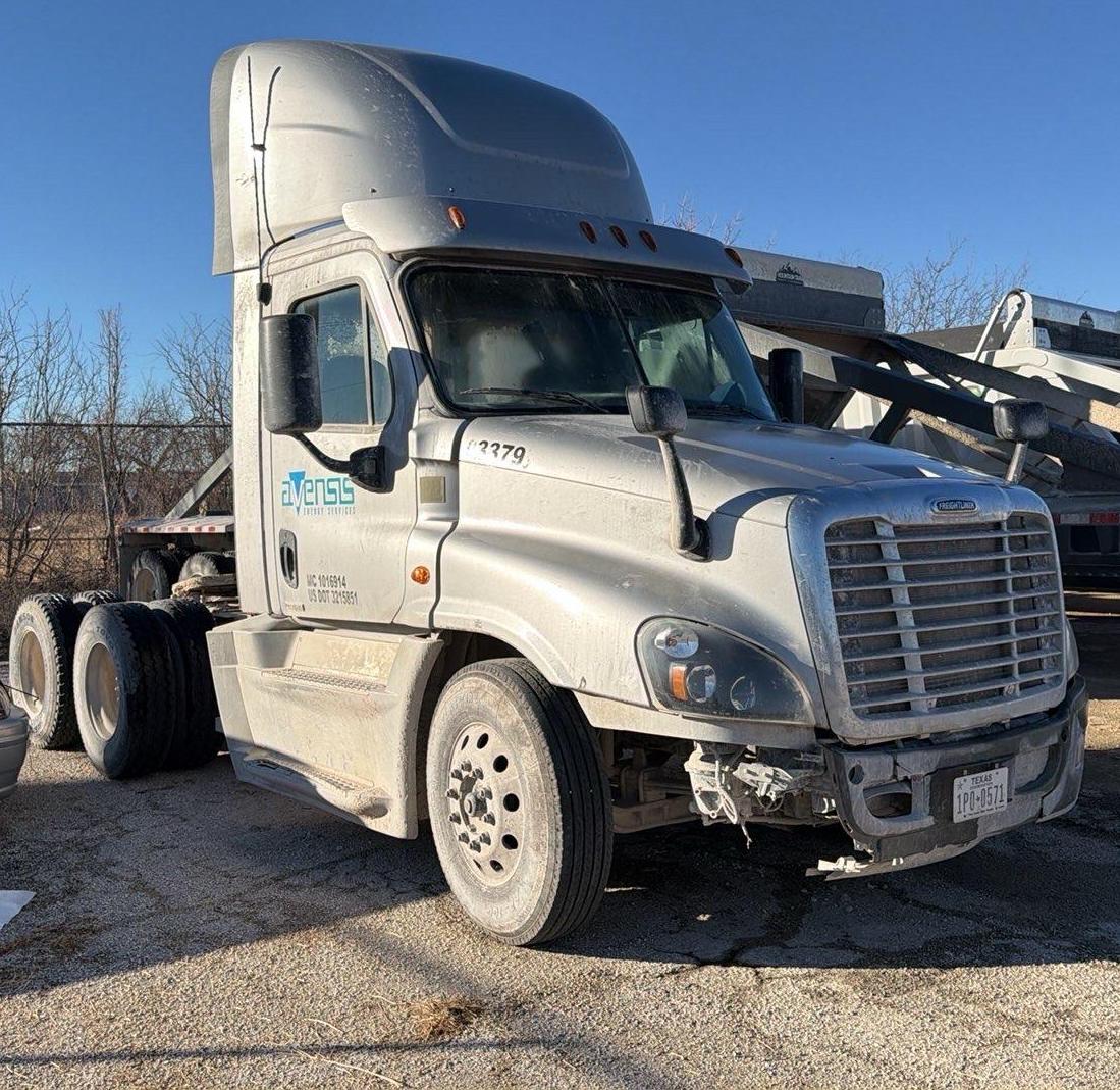 Freightliner Cascadia Semi Truck, 2018 - Non-Runner, No Keys, For Repair or Parts, Day Cab/Sleeper