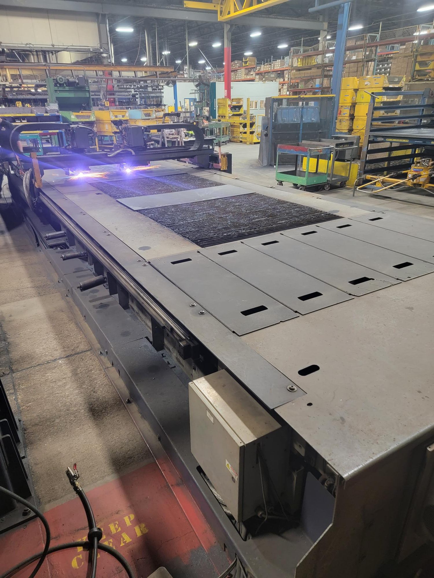 5' x 20' Messer MMplus Plasma, 2008 - Hypertherm HPR260 (x2) and Slagger table