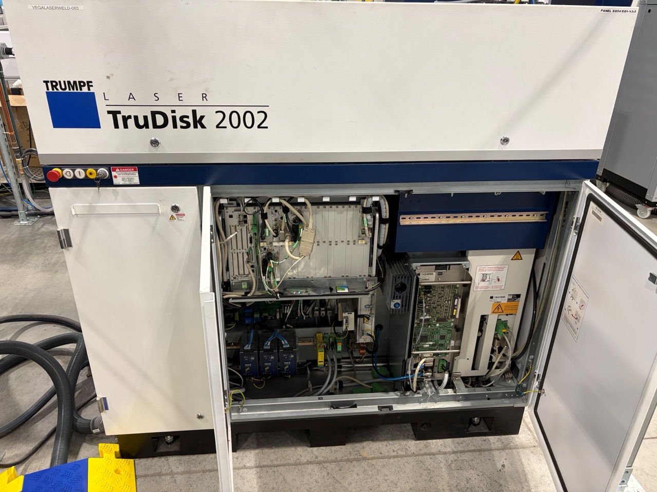 Trumpf TruLaser Cell 3010 Fiber Laser, 2011 - 3.5' x 2' Table, Chiller