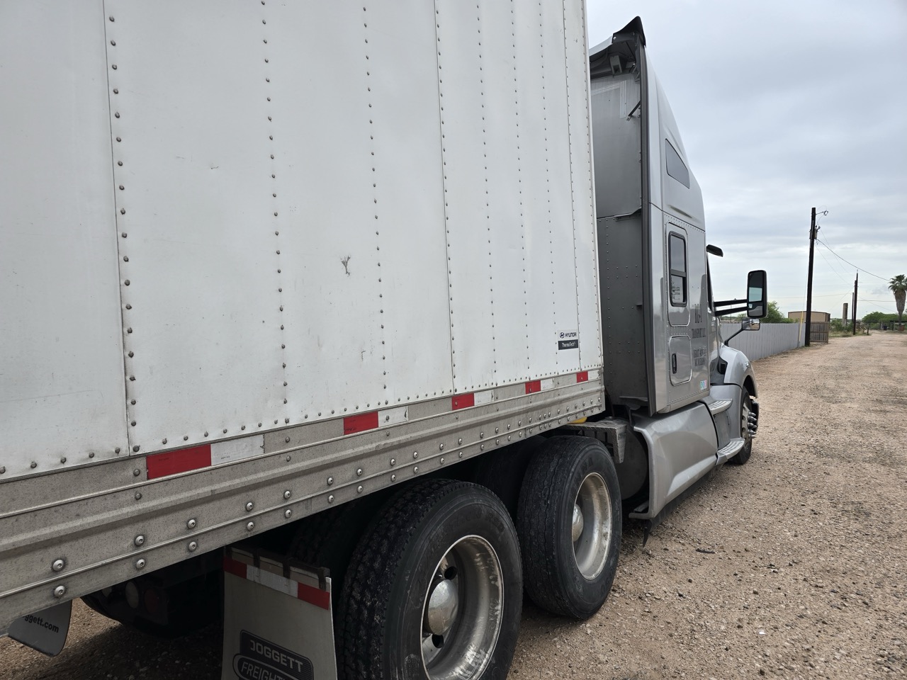 Kenworth T680 Sleeper Truck, 2020 - 632,860 Miles - PACCAR Power - Aero Highway Tractor - Image 3