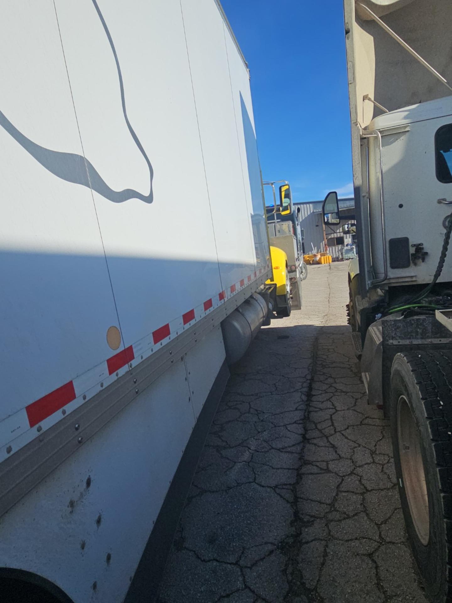 Peterbilt 337 Straight Truck, 2016 - Cummins/PACCAR Diesel, Allison Automatic, Medium-Duty Delivery Truck - Image 11