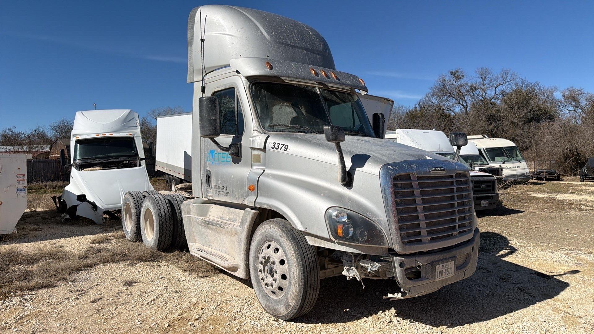 Freightliner Cascadia Semi Truck, 2018 - Non-Runner, No Keys, For Repair or Parts, Day Cab/Sleeper - Image 10