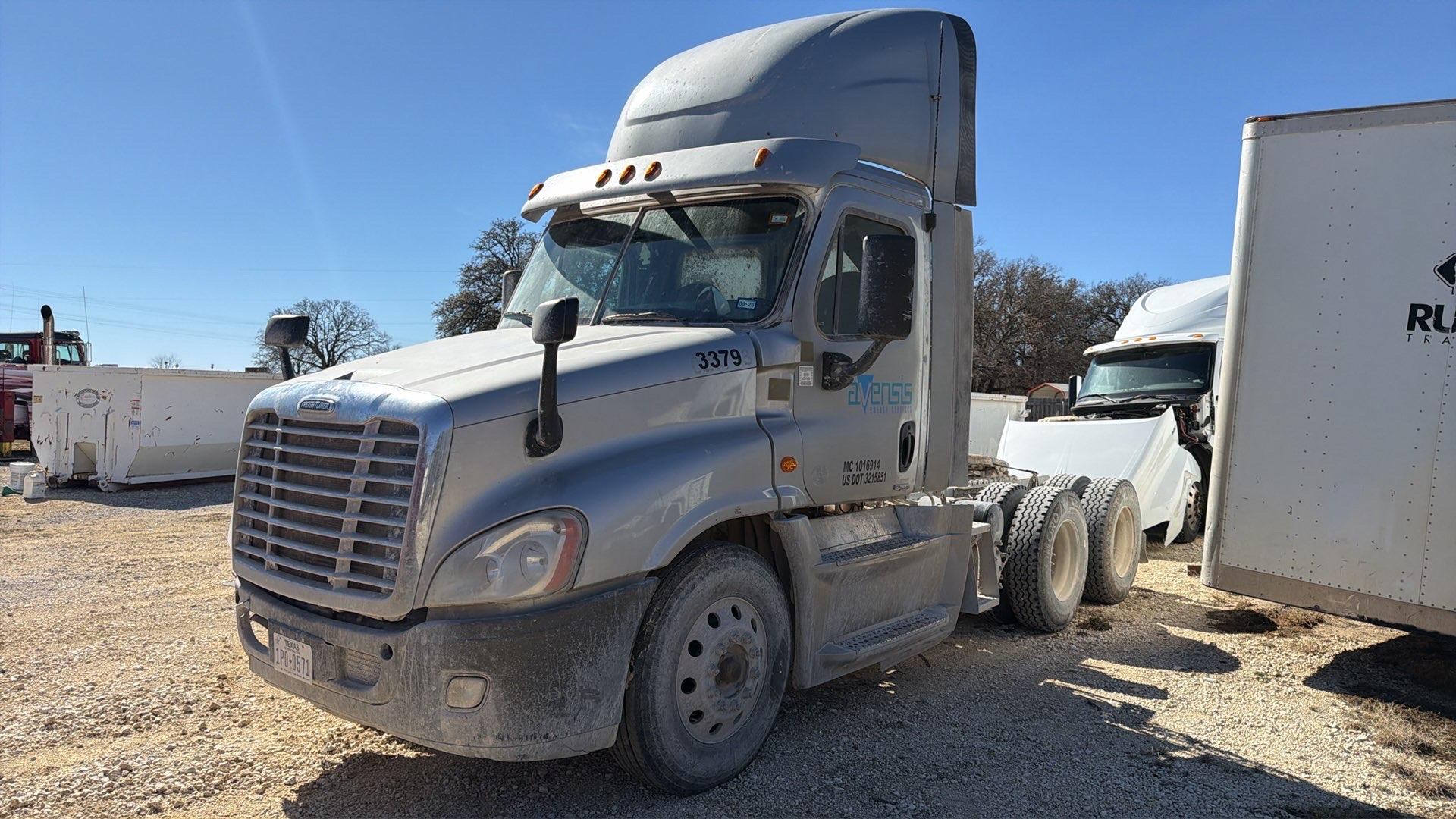 Freightliner Cascadia Semi Truck, 2018 - Non-Runner, No Keys, For Repair or Parts, Day Cab/Sleeper - Image 11
