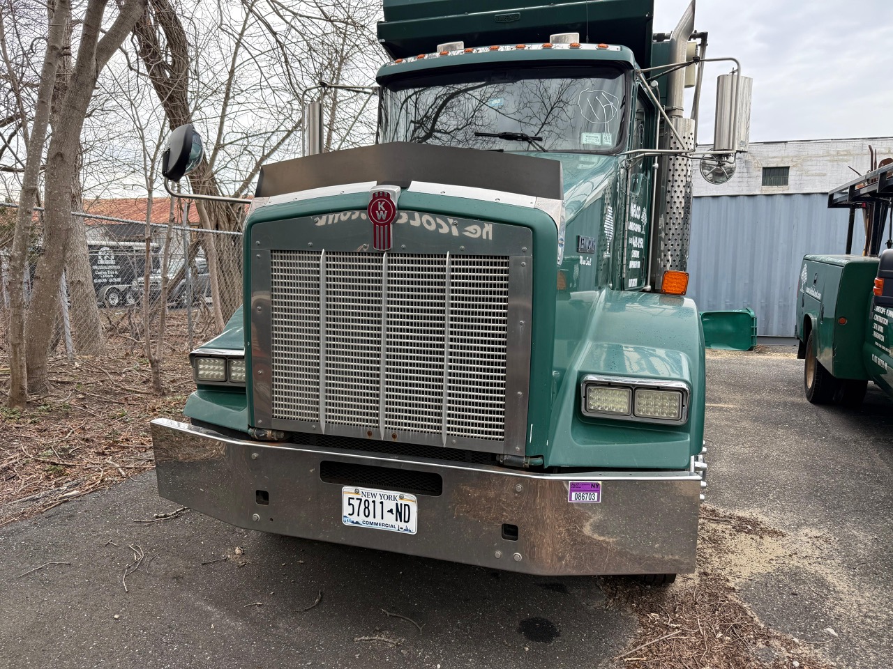 Kenworth T800 Dump Truck, 2007 - CAT C15, 8LL Manual, Tri-Axle, 16' Steel Bed, Pre-Emission - Image 2