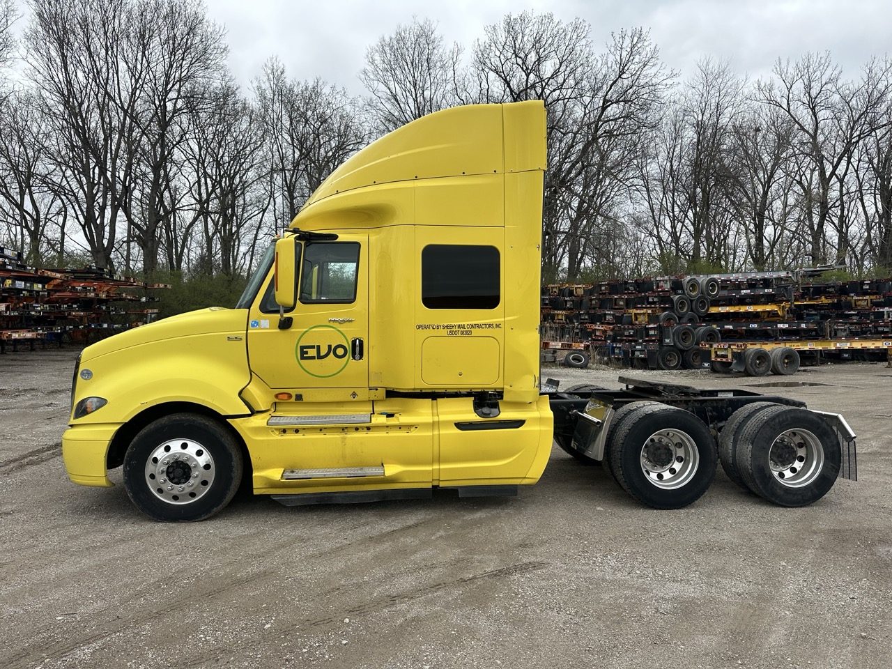 International LF687 Sleeper Truck, 2016 - 1.1 Million Miles - Cummins ISX - Tandem Axle Highway Tractor - Image 3