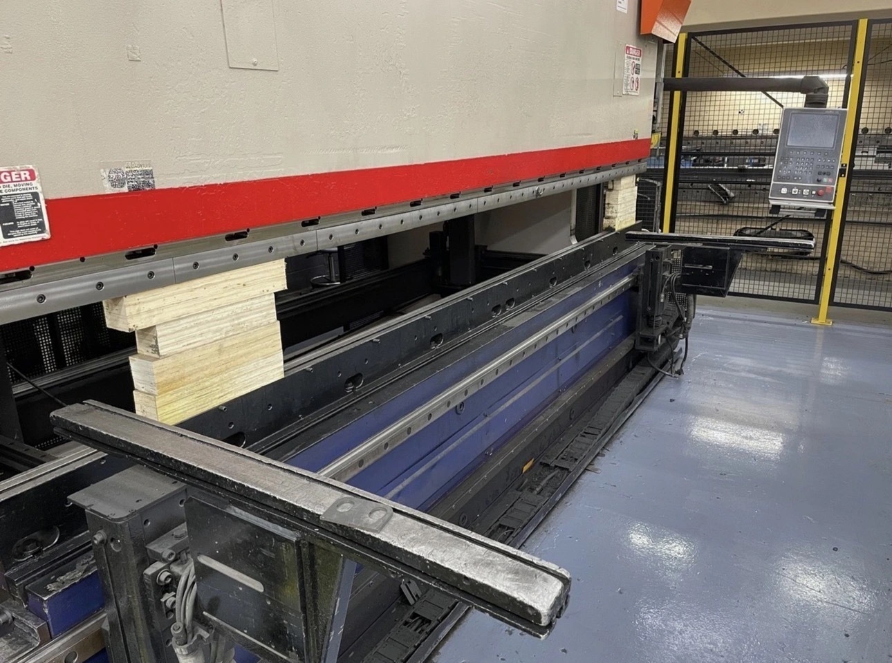 320 Ton x 13' Bystronic PR 320X4100 Hydraulic Press Brake, 2007 - 6 Axis Backgauge - Image 4