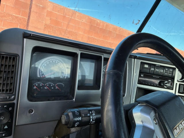 Mack Pinnacle 64T Day Cab Semi Truck, 2019 – Mack MP8, mDRIVE Automatic, Air Ride, Tandem Axle Heavy-Duty Tractor - Image 7