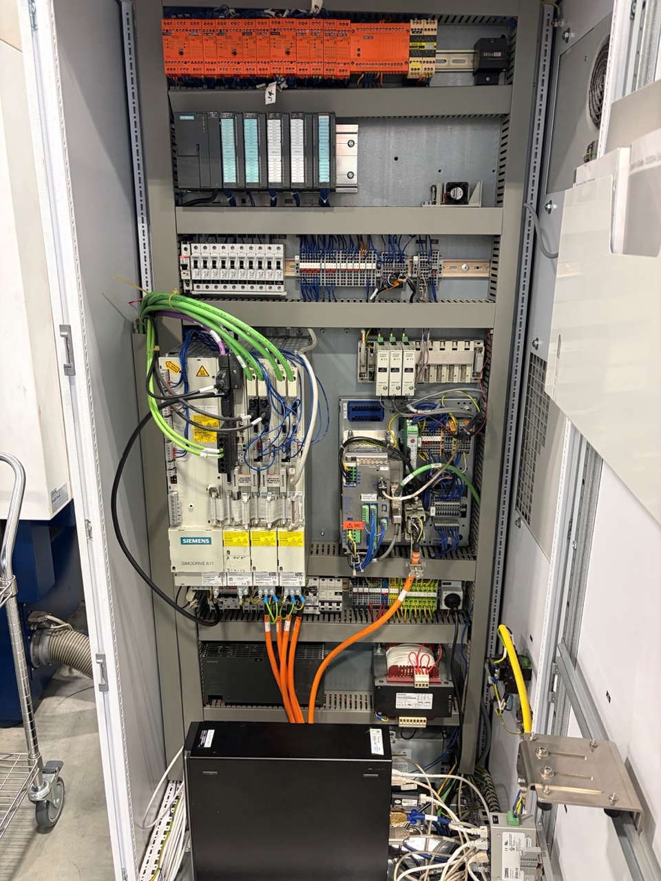 Trumpf TruLaser Cell 3010 Fiber Laser, 2011 - 3.5' x 2' Table, Chiller - Image 2