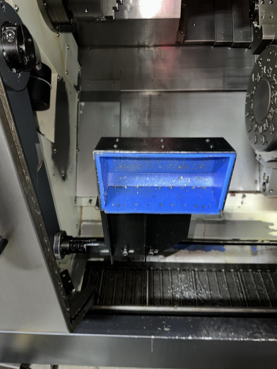 Doosan Puma TT-1800SY Multi-Axis CNC Lathe, 2014 - Parts Catcher, Tool Pre-setter - Image 14