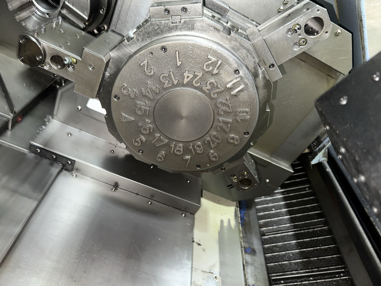 Doosan Puma TT-1800SY Multi-Axis CNC Lathe, 2014 - Parts Catcher, Tool Pre-setter - Image 23
